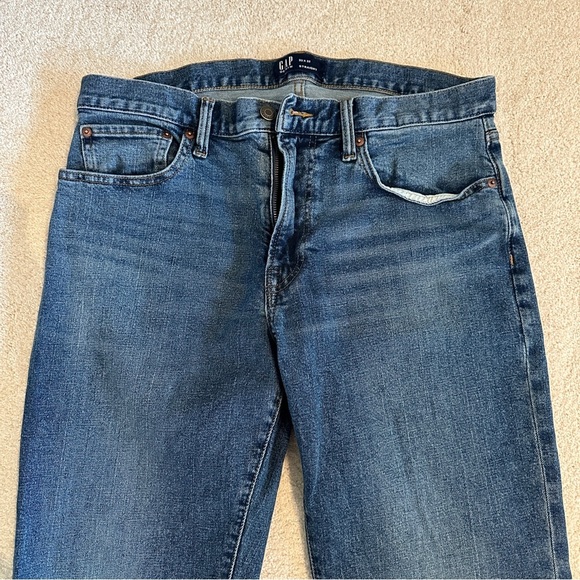 Gap Men’s Straight Cut Jeans in Classic Blue sz 33x32 - Picture 3 of 6
